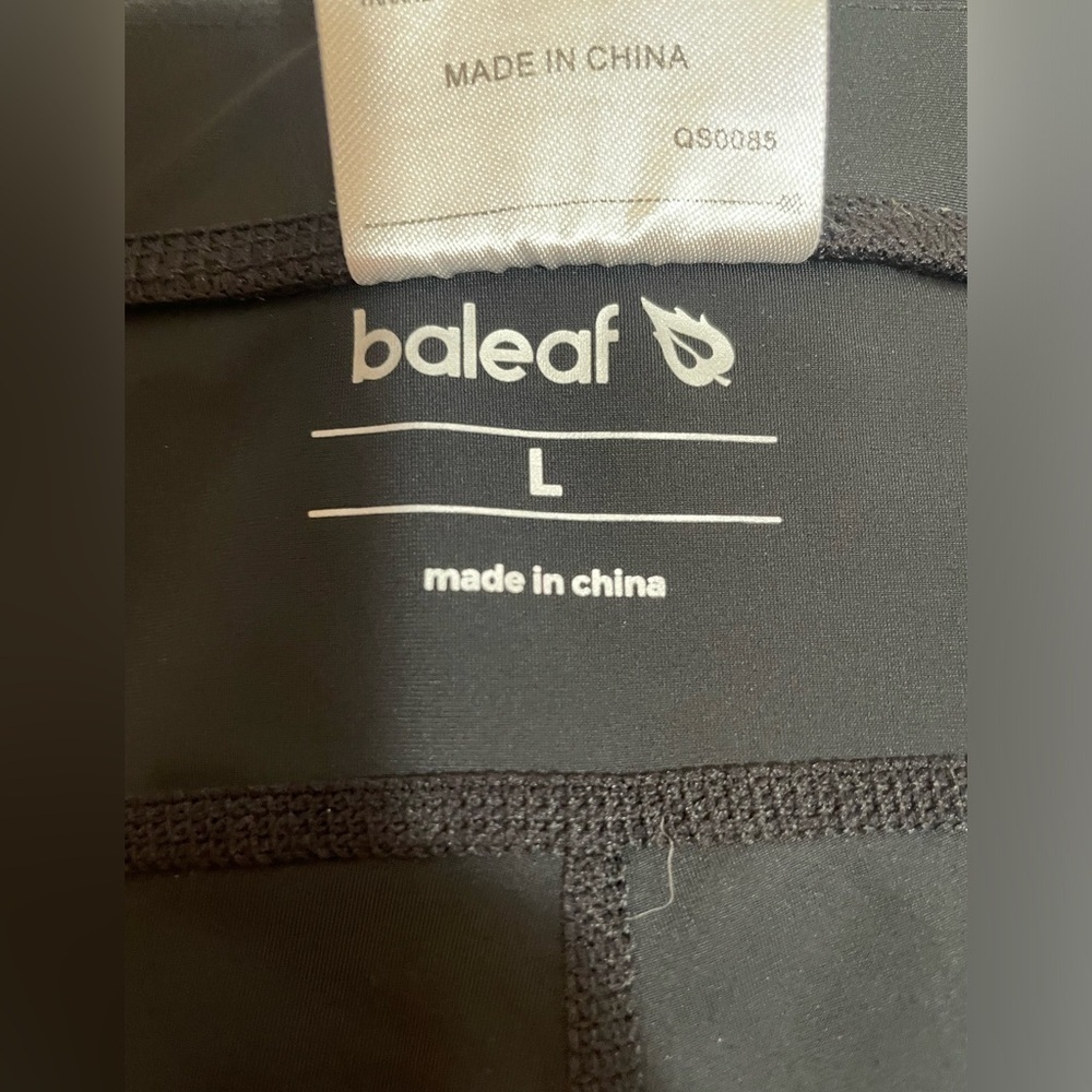 Baleaf Black Padded Bike Shorts UPF 50+ Women’s Size Large Thigh Pockets NWOT - Picture 3 of 12